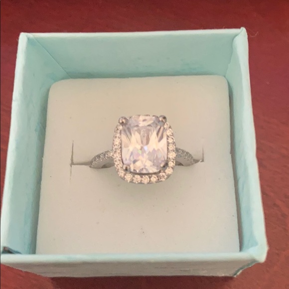 Beautiful square lab created cubic zirconia ring - Picture 1 of 2